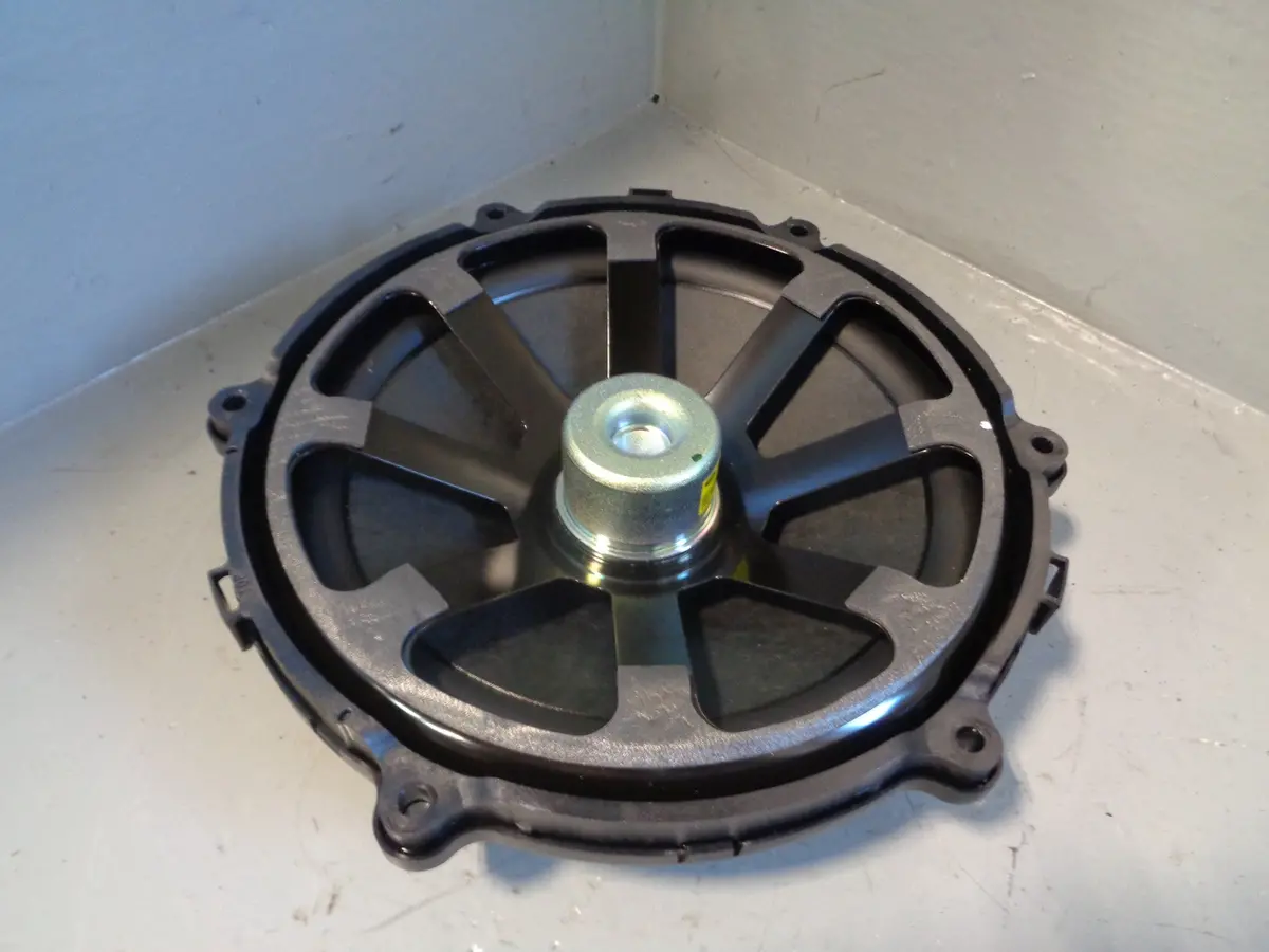 Range Rover Sport Tailgate Subwoofer Speaker L320 Bh2218808ca 2009 To 2013 1