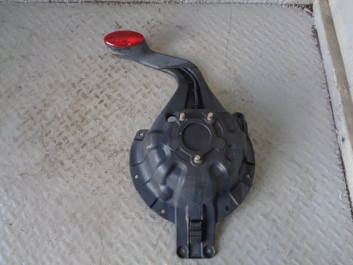 Freelander 1 Spare Wheel Carrier And Brake Light Land Rover 2001 To 2006 R30055 1
