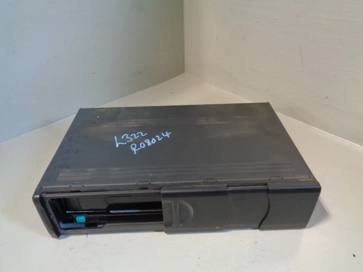 Range Rover L322 Cd Multi Changer Alpine Xqe000110pmad 6 Disc 2002 To 2006 1