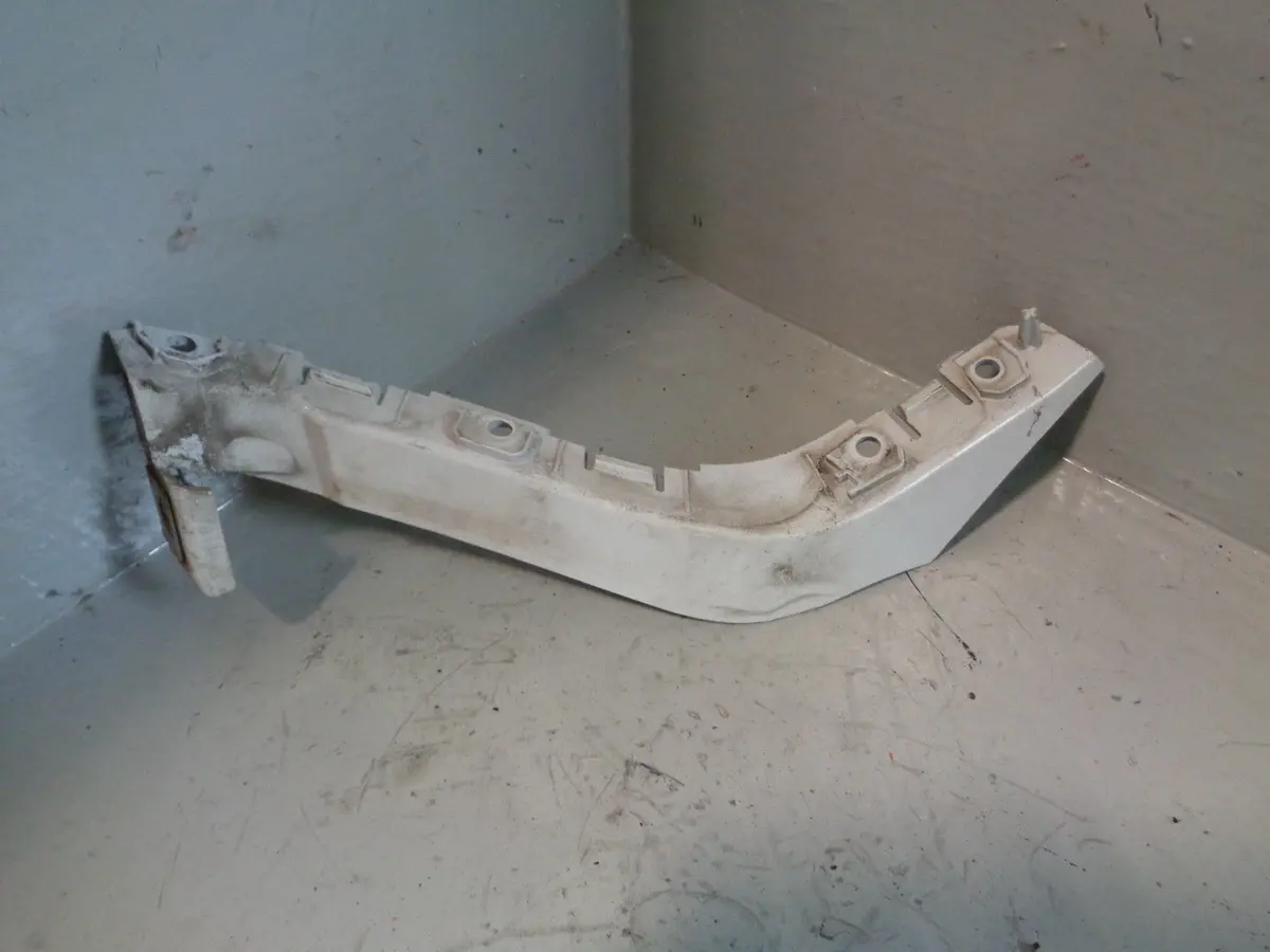 Range Rover Evoque Bumper Bracket Off Side Rear Bj32-17A881-Ac 2011 To 2018 1