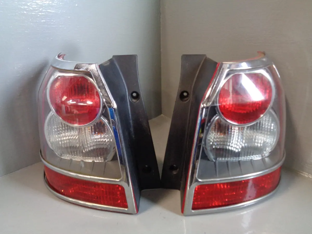 Freelander 2 Rear Tail Light Clusters Pair Chrome Trim Land Rover R29054 1