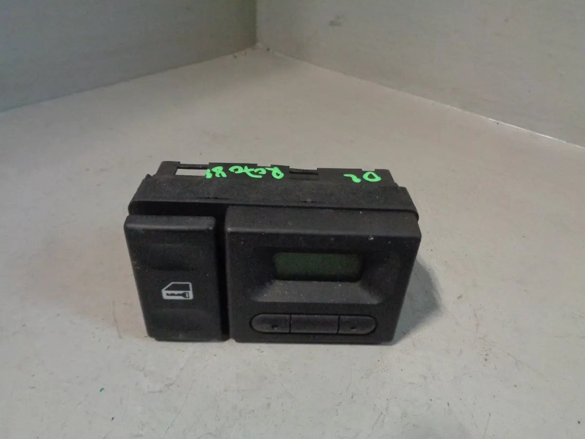 Discovery 2 Clock And Central Locking Button Grey Amr5193 Land Rover 1