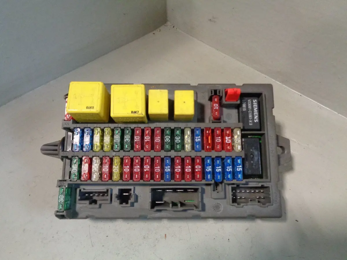 Discovery 2 Fuse Box Under Dash Yqe103320 Land Rover 1998 To 2004 1
