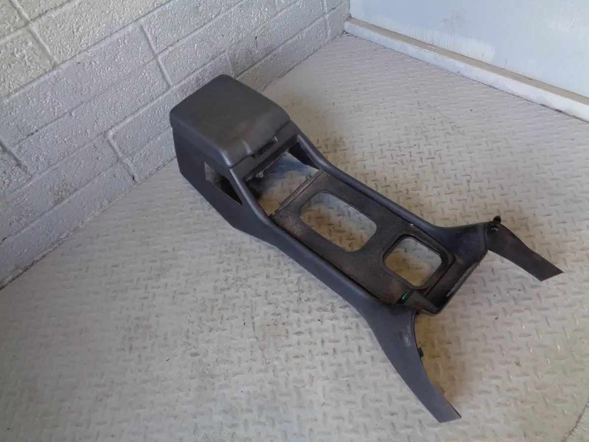 Discovery 2 Centre Console Arm Rest Black Auto Land Rover 2002 To 2004 R19064 1