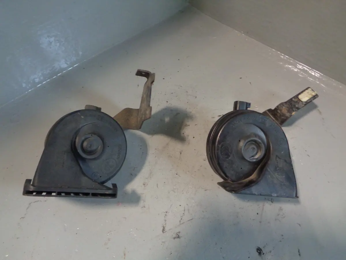 Range Rover L322 Horns Pair Of Two Tone Horns Land Rover 2010 To 2013 L03035 1