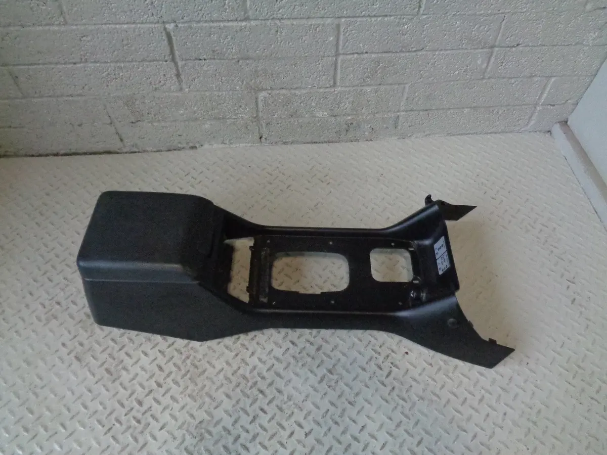 Discovery 2 Centre Console Arm Rest Black Auto Land Rover 2002 To 2004 R15123 1