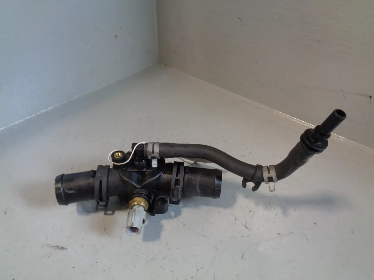 Range Rover L322 Thermostat Housing 4.4 Tdv8 Ck5q-8584-Ab 2010 To 2013 1