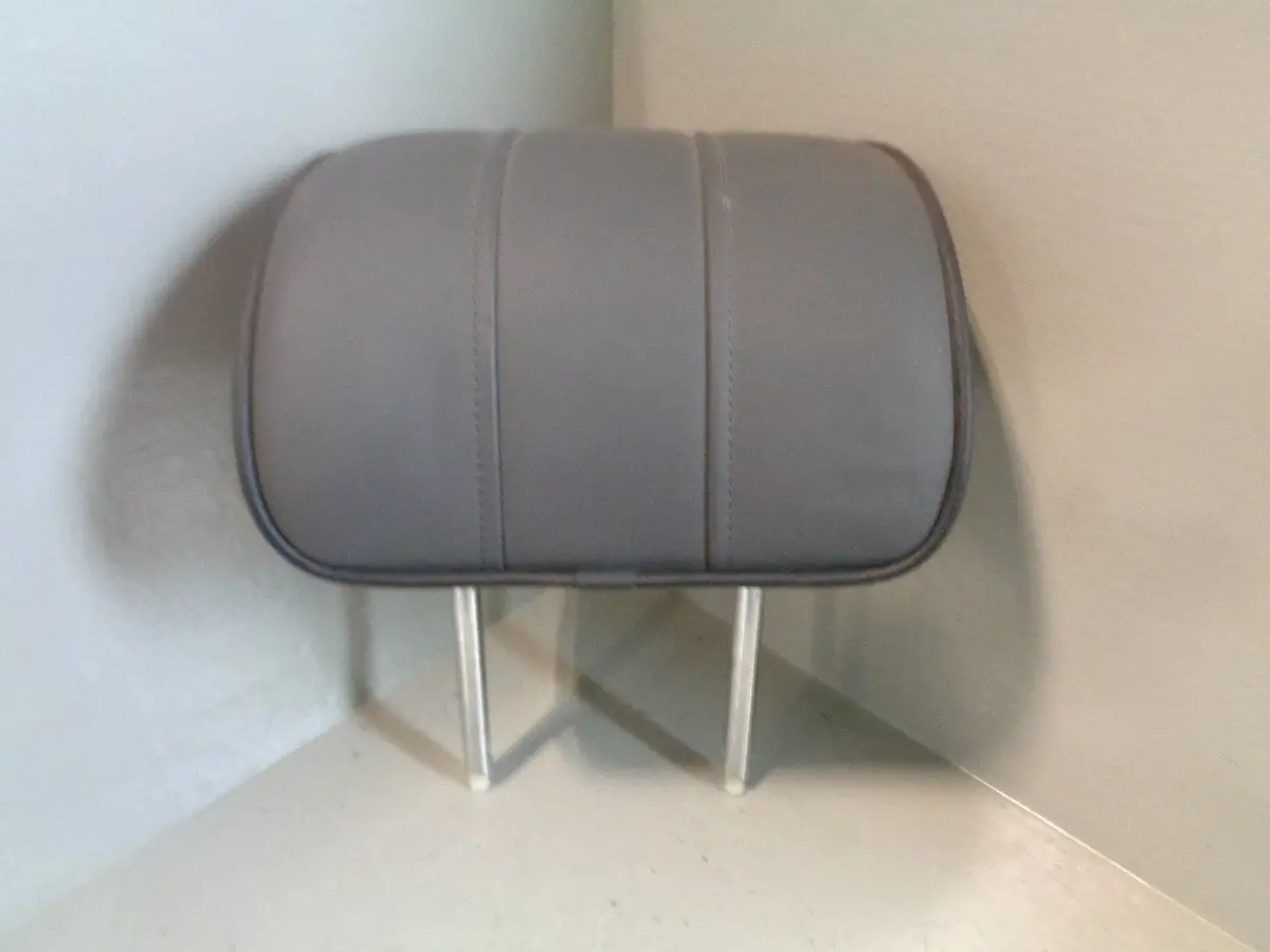 Range Rover L322 Front Near Side Headrest In Grey With Black Piping R12103 1