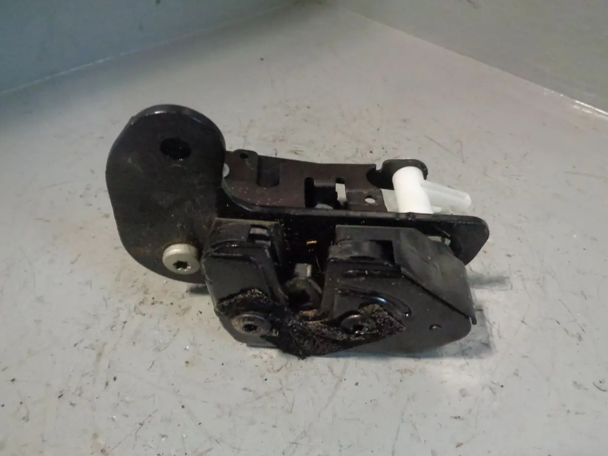 Discovery 4 Tailgate Actuator Lower Latch Near Side Land Rover 2009 To 2014 1