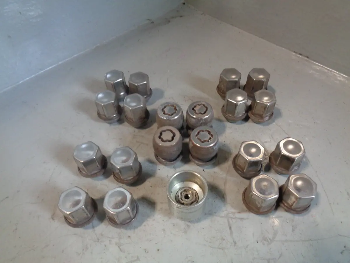 Range Rover Evoque Wheel Nuts Full Set With Locking Nuts And Key 2011 To 2018 1