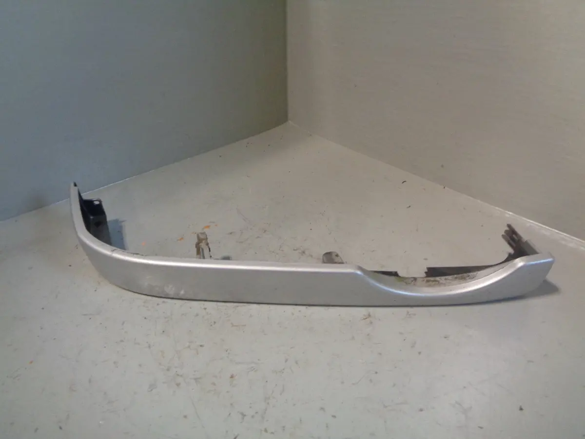 Discovery 2 Headlight Trim Off Side Blenheim Silver Land Rover 2002 To 2004 1