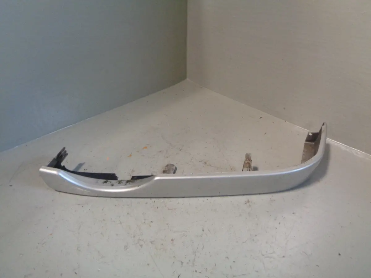 Discovery 2 Headlight Trim Near Side Blenheim Silver Land Rover 2002 To 2004 1