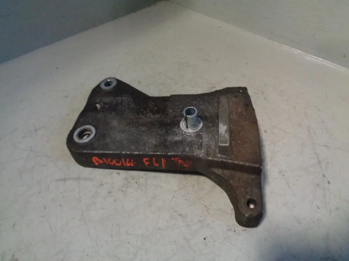 Freelander 1 Engine And Gearbox Mount Bracket 2.0 Td4 Jpd100630 2001 To 2006 1