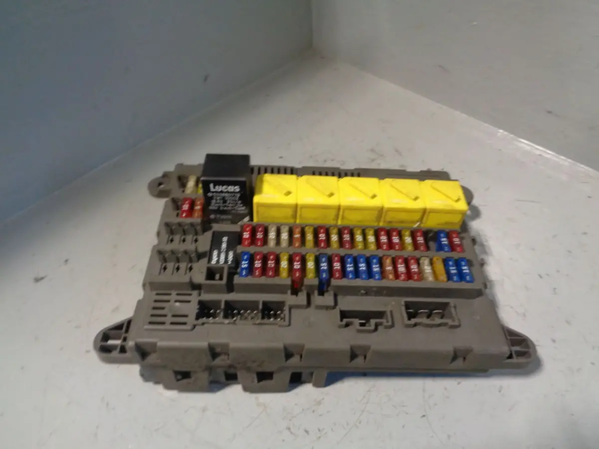 Freelander 1 Fuse Box Internal Under Dash With Bcu Yqe000341 Land Rover 1