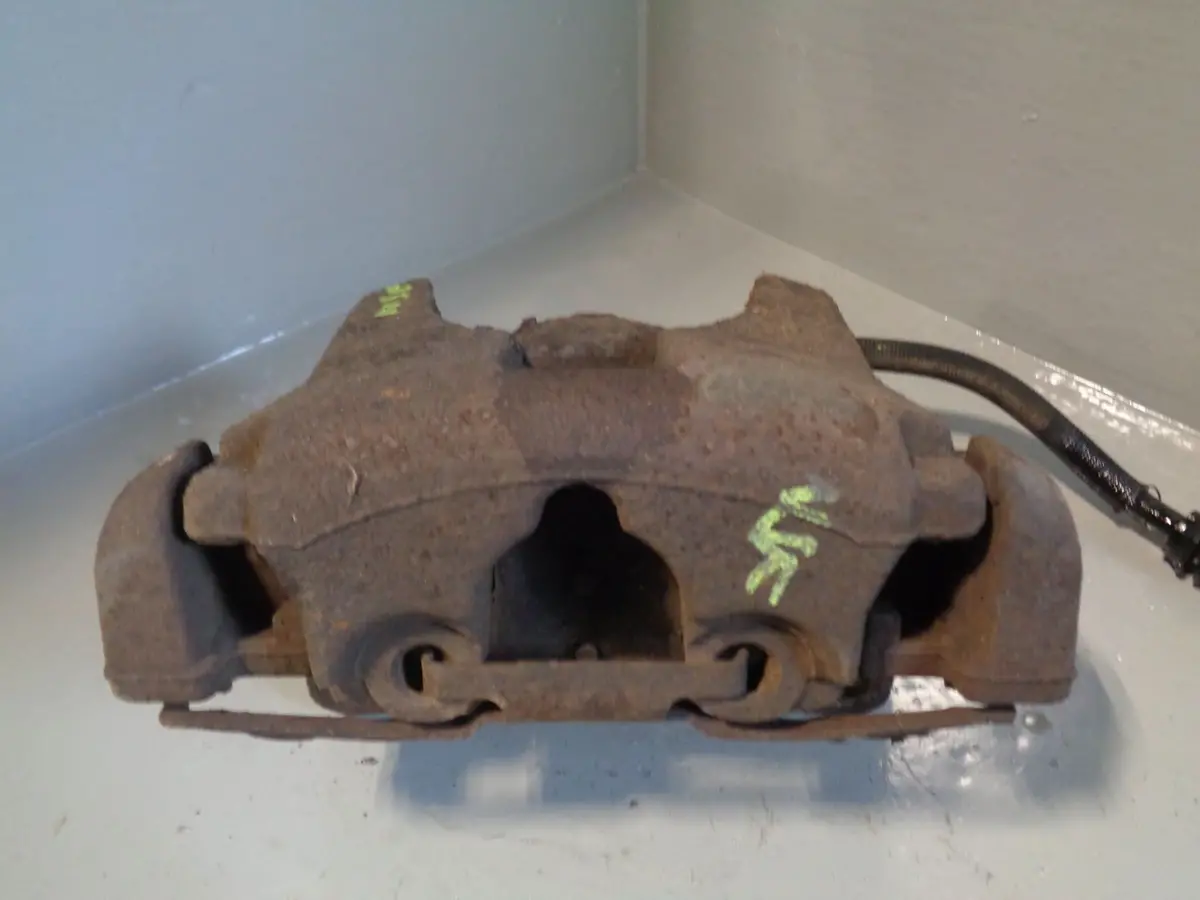 Freelander 2 Brake Caliper And Carrier Near Side Front Land Rover 2006 To 2011 1