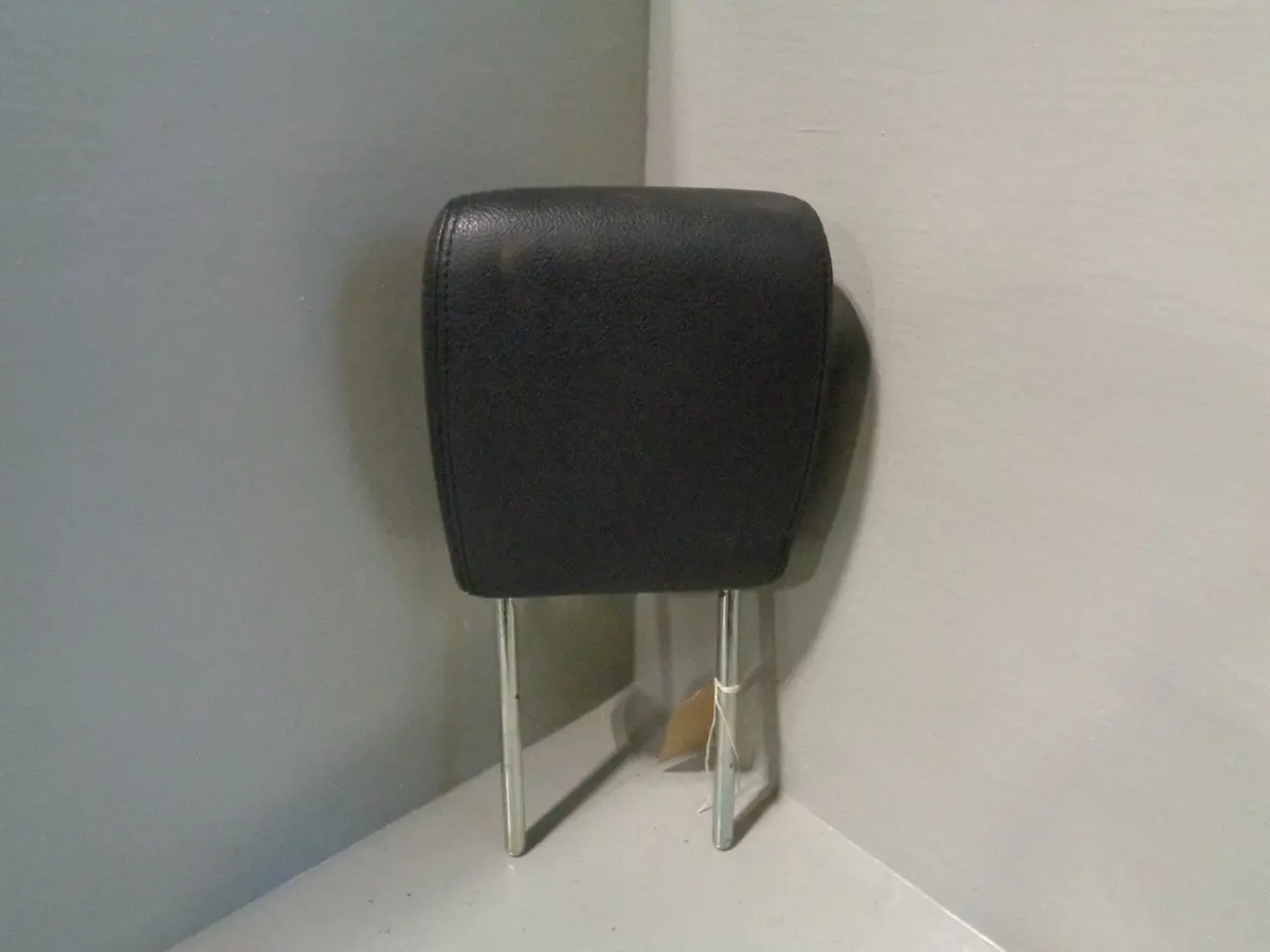 Discovery 3 Centre Rear Headrest Leather In Black Land Rover 2004 To 2009 1
