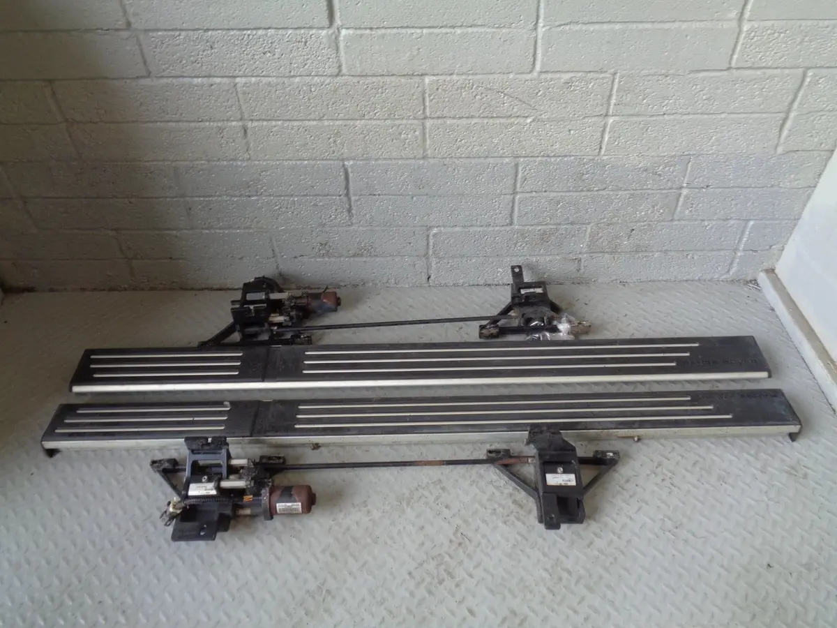Range Rover Electric Side Steps L322 Pair Retractable With Motors And Fittings 1