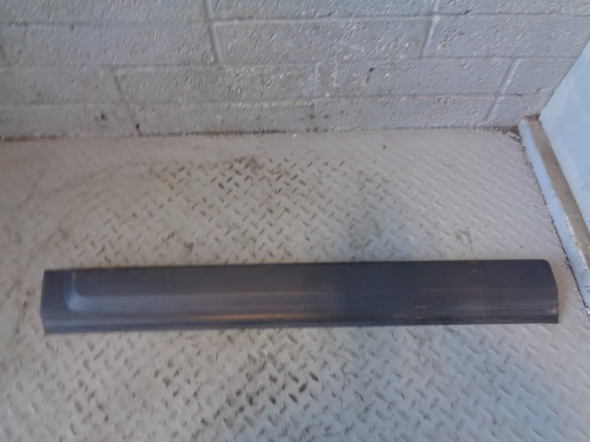 Discovery 4 Lower Door Trim Front Near Side Land Rover 2009 To 2014 1
