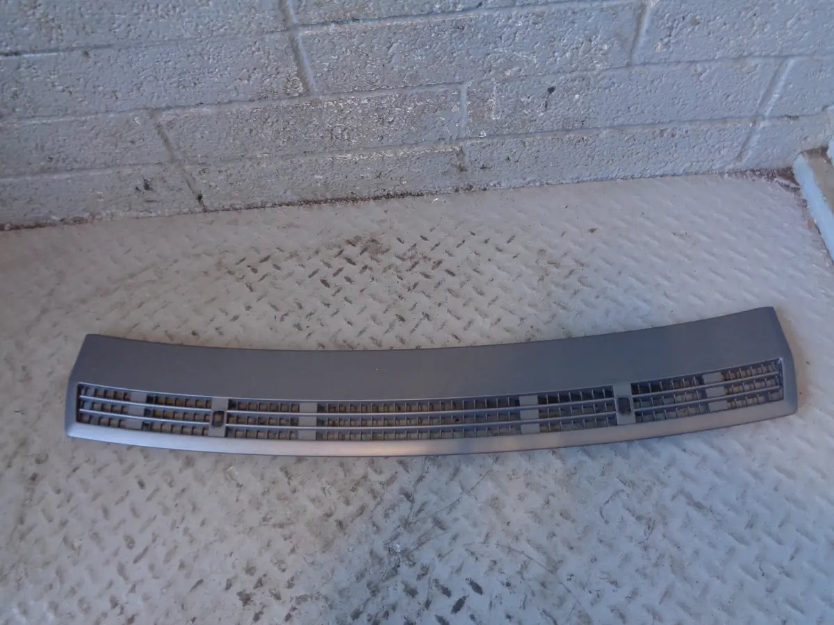 Range Rover L322 Bonnet Grill Under Windscreen 2002 To 2013 R01045 1