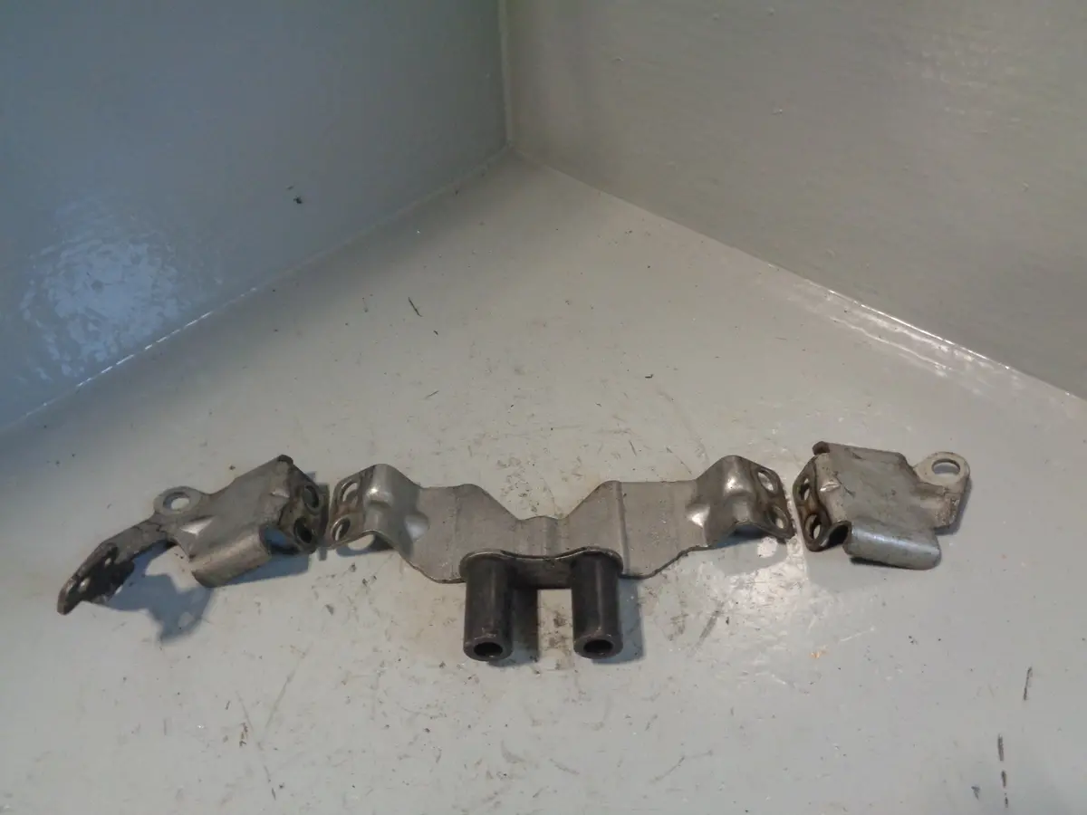 Discovery 4 Exhaust Crossover Link Pipe Bracket Tdv6 Land Rover 8 Speed 1