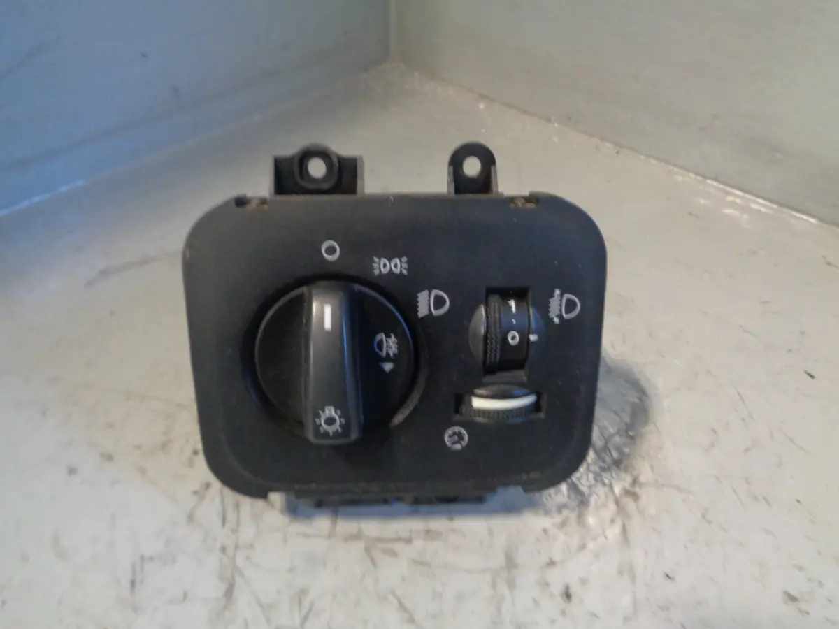 Discovery 3 Headlight Switch Level Auto Yud501470pvj Land Rover 2004 To 2009 1