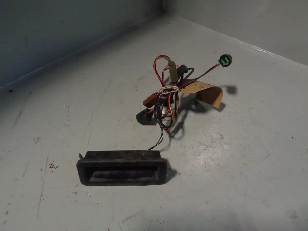 Discovery 4 External Tailgate Switch With Loom Land Rover 2009 To 2016 1