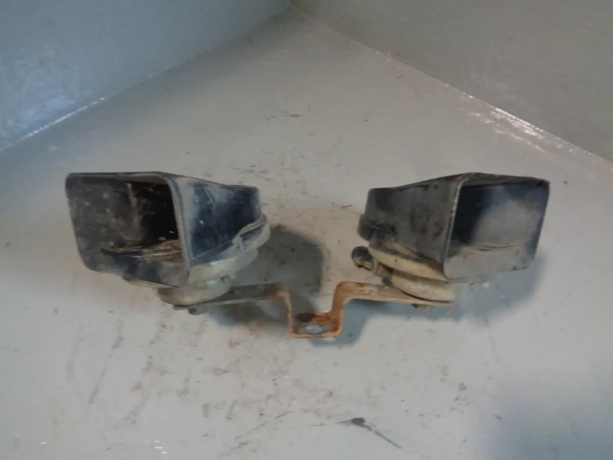 Range Rover L322 Horns Pair Of Two Tone Horns Land Rover 2010 To 2013 1