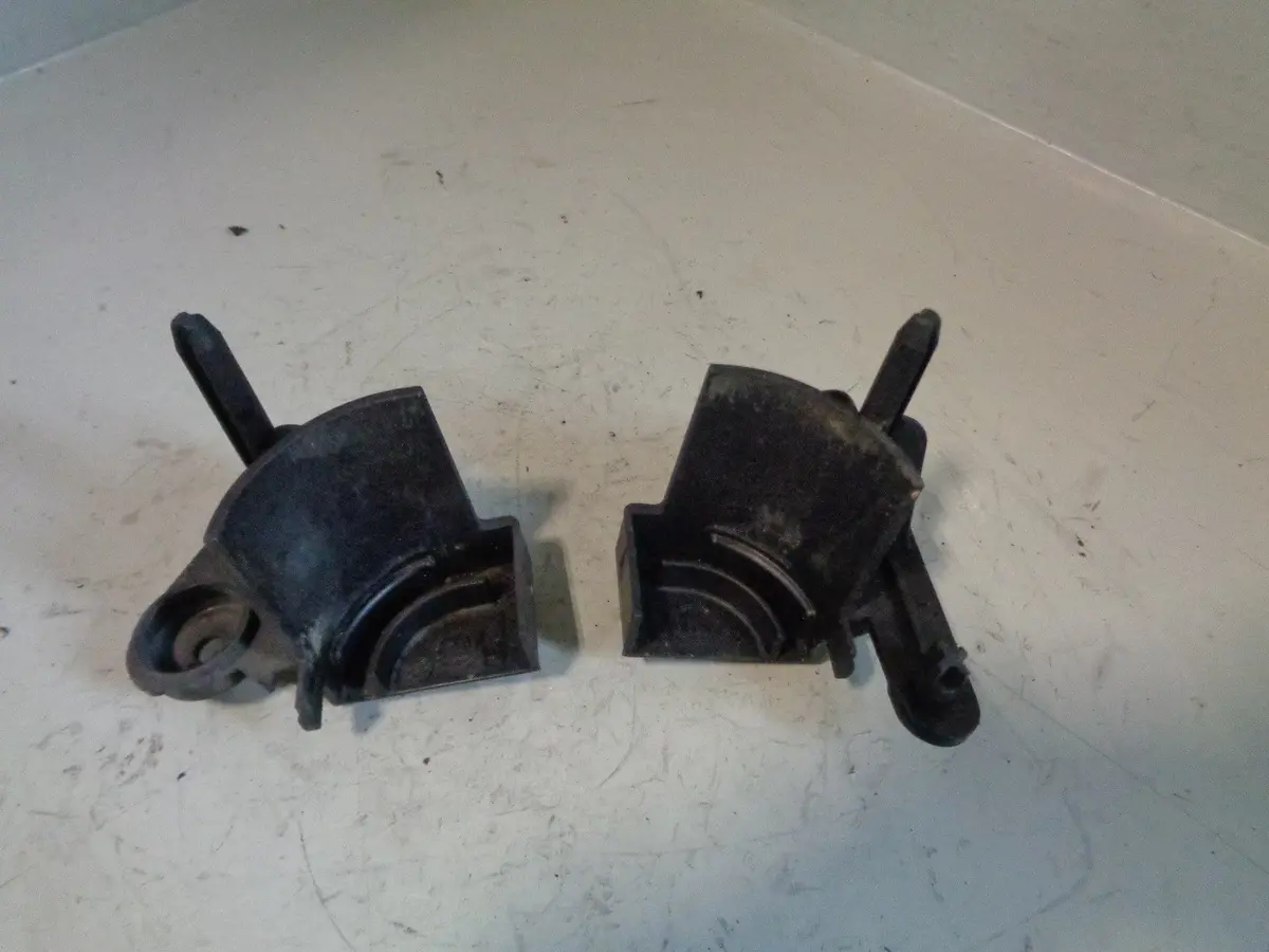Range Rover L322 Radiator Mount Brackets Pair Of 3.0 Td6 2002 To 2006 1