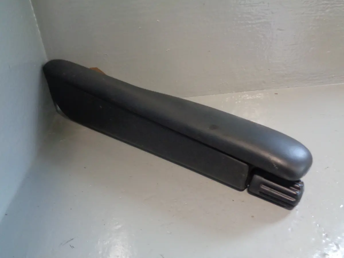 Range Rover L322 Armrest In Black Near Side Front 2006 To 2009 R01045 1