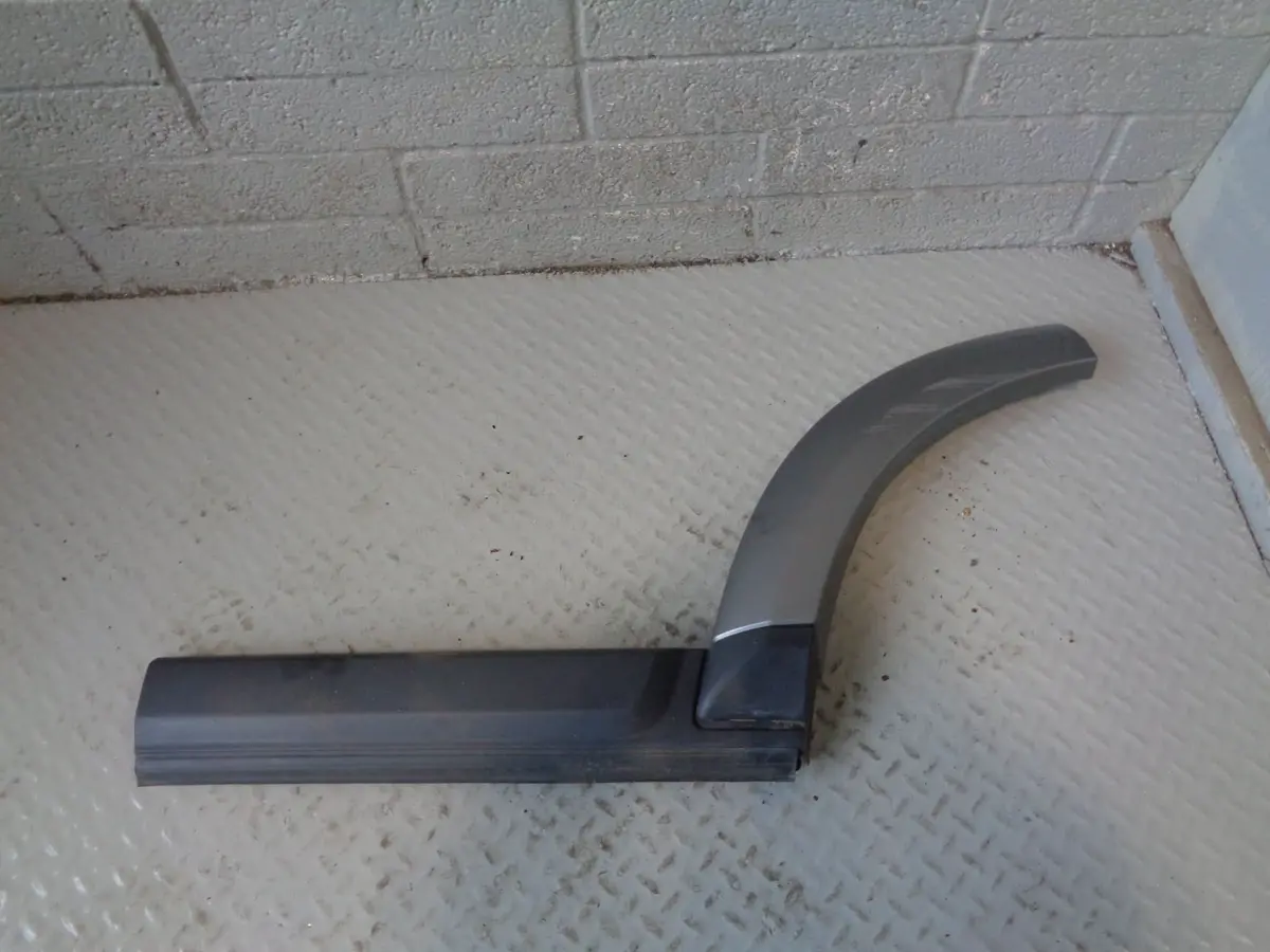 Discovery 4 Door Wheel Arch Trim Near Side Rear Orkney Grey Land Rover L11124 1
