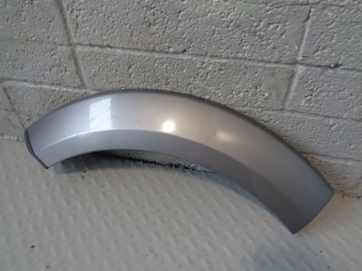 Discovery 4 Wheel Arch Trim Rear Quarter Right Orkney Grey Land Rover 1