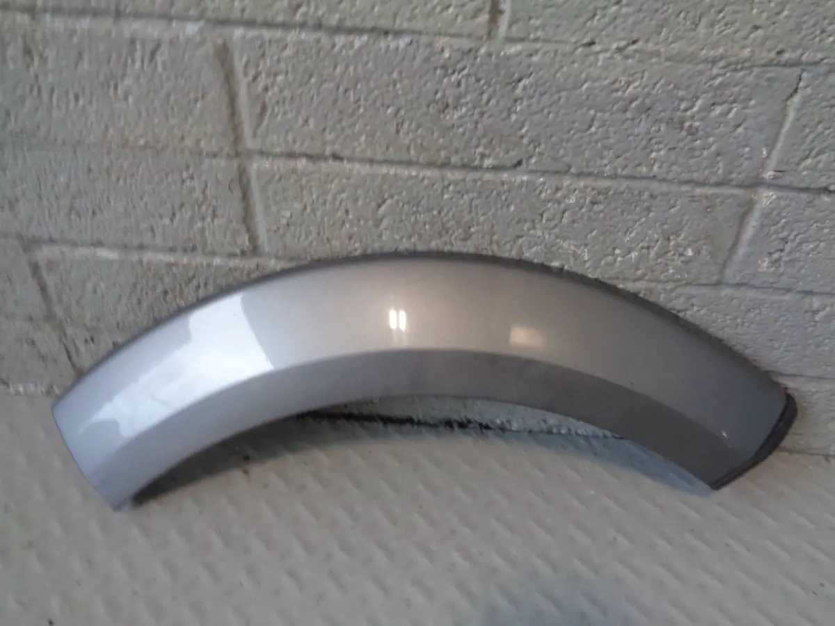 Discovery 4 Wheel Arch Trim Rear Quarter Left Orkney Grey Land Rover 1