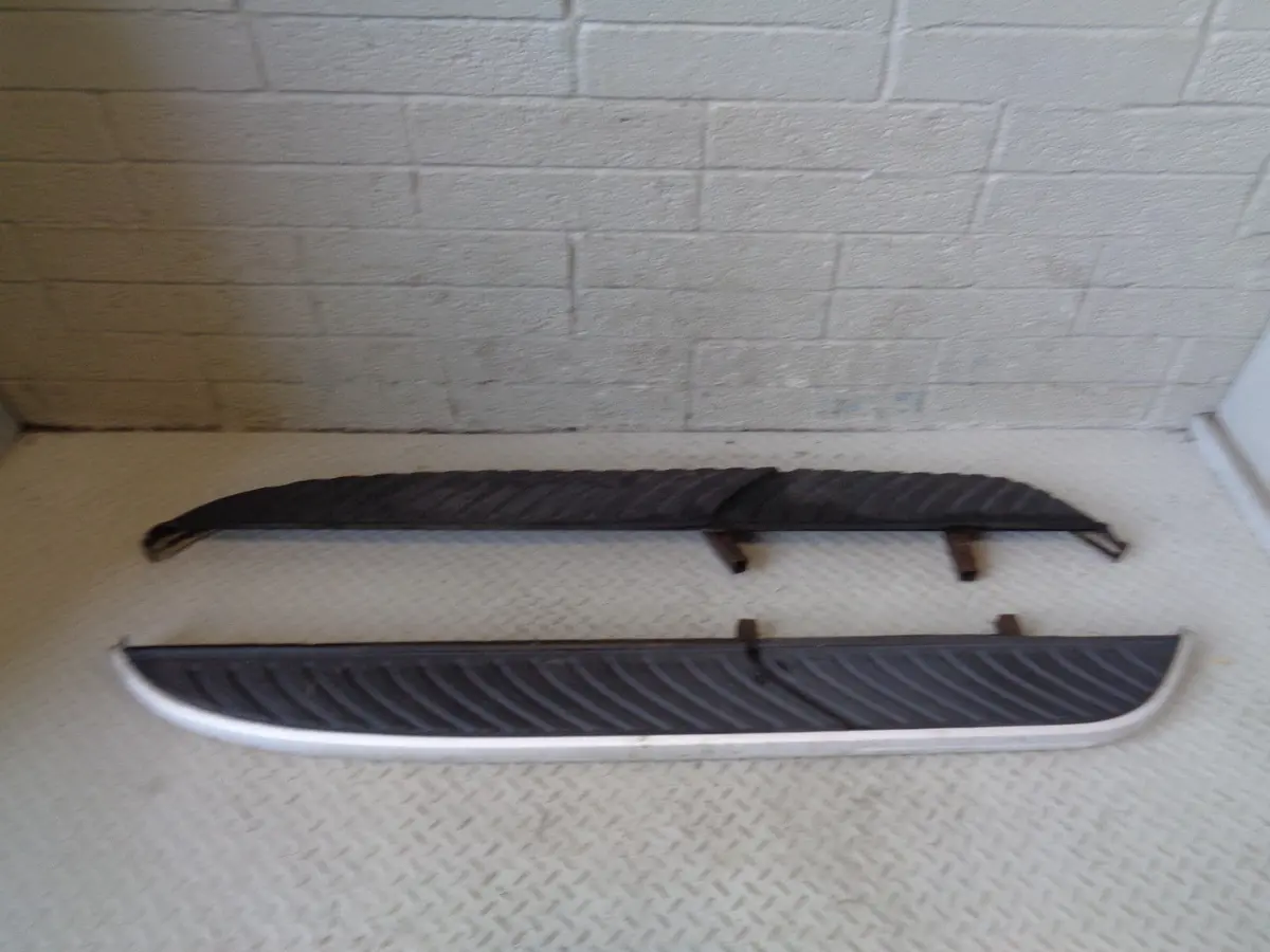 Freelander 2 Side Steps Pair Of Land Rover Spares Or Repairs H06024 1