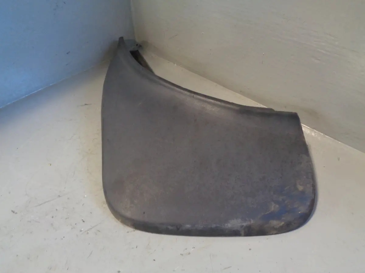 Range Rover Mud Flap Guard Near Side Rear L322 Cat500250 2002 To 2010 1