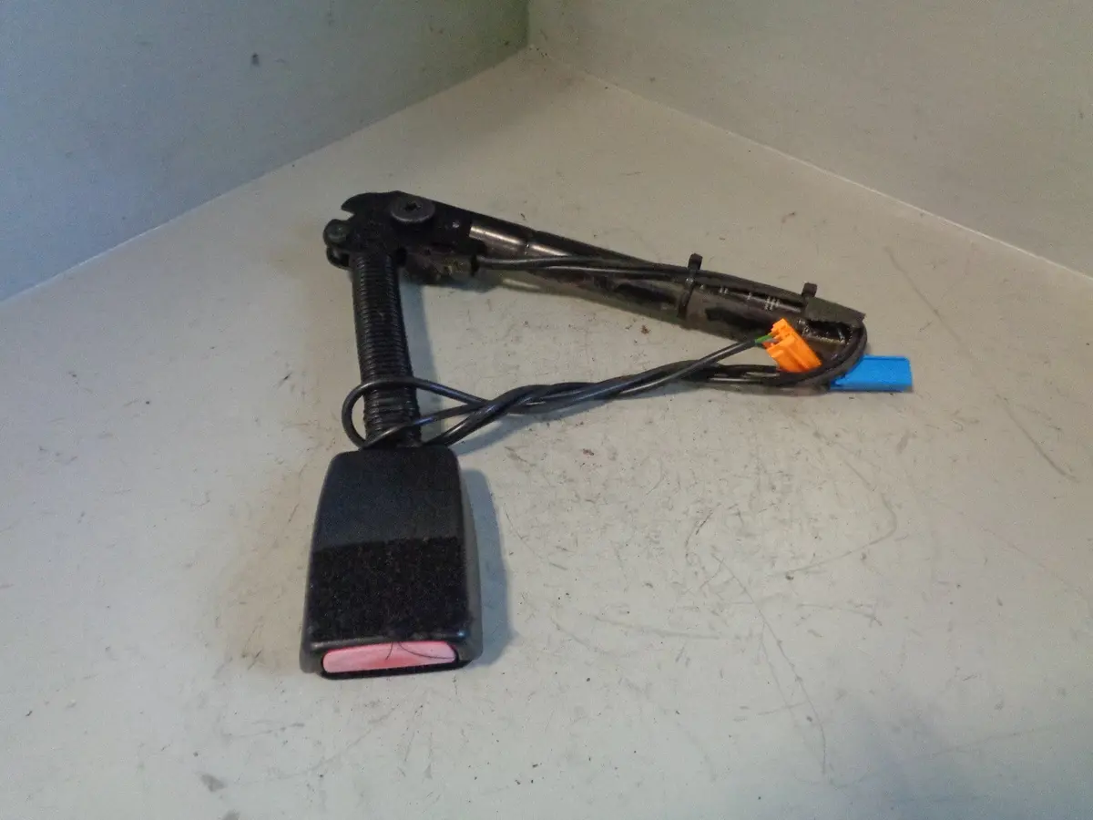 Range Rover Sport Seat Belt Pre-Tensioner Off Side Front L320 Type 2 1