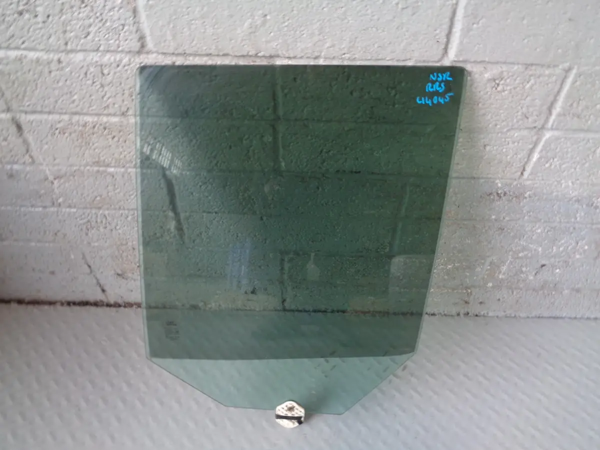 Range Rover Sport Glass Rear Door Window Near Side Tinted 2005 To 2009 L14045 1