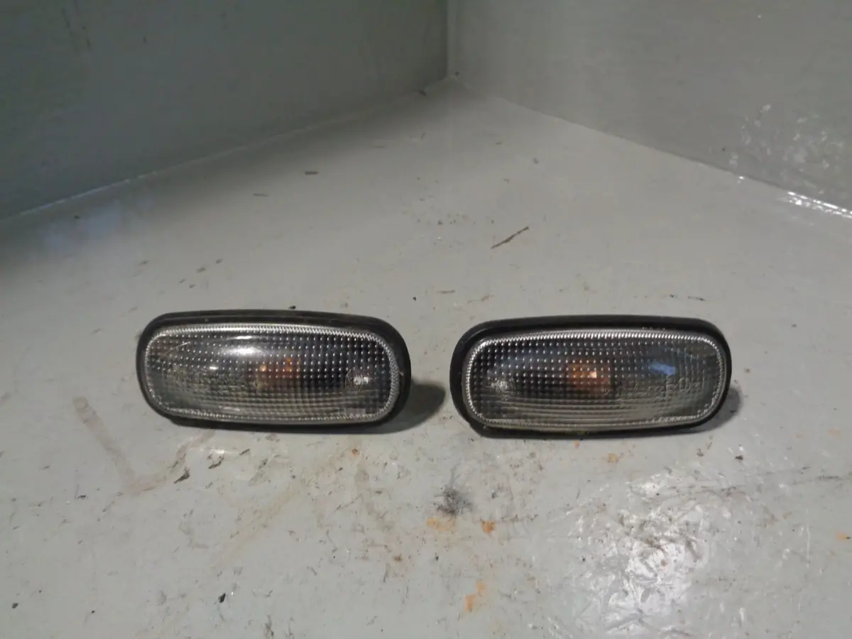 Freelander 1 Indicator Side Repeaters Pair Clear Land Rover 1998 To 2006 1