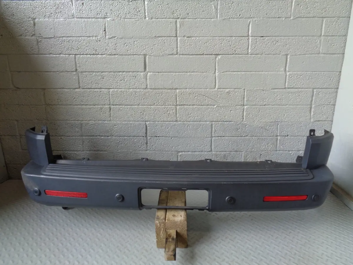 Discovery 3 Rear Bumper With Reflectors Parking Sensors Land Rover 1