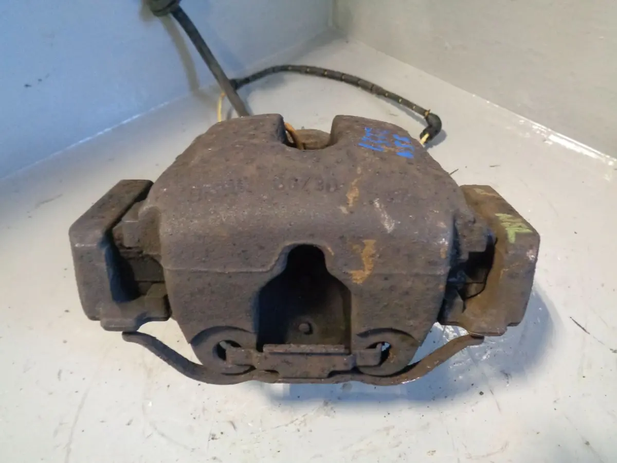 Range Rover L322 Brake Caliper With Carrier Near Side Rear 2002 To 2006 1