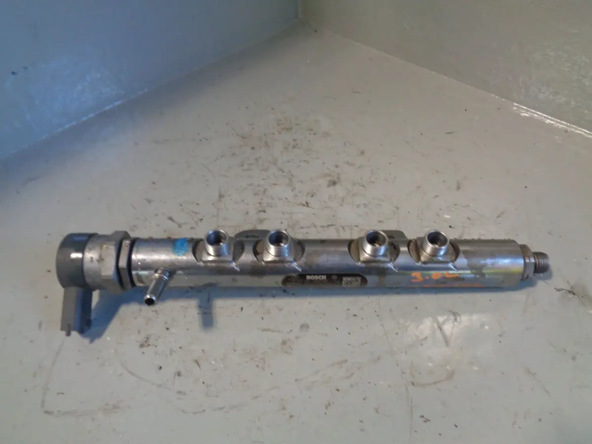Discovery 4 Fuel Injection Rail 9X2q-9D280-Ab 3.0 Tdv6 Range Rover Sport 1