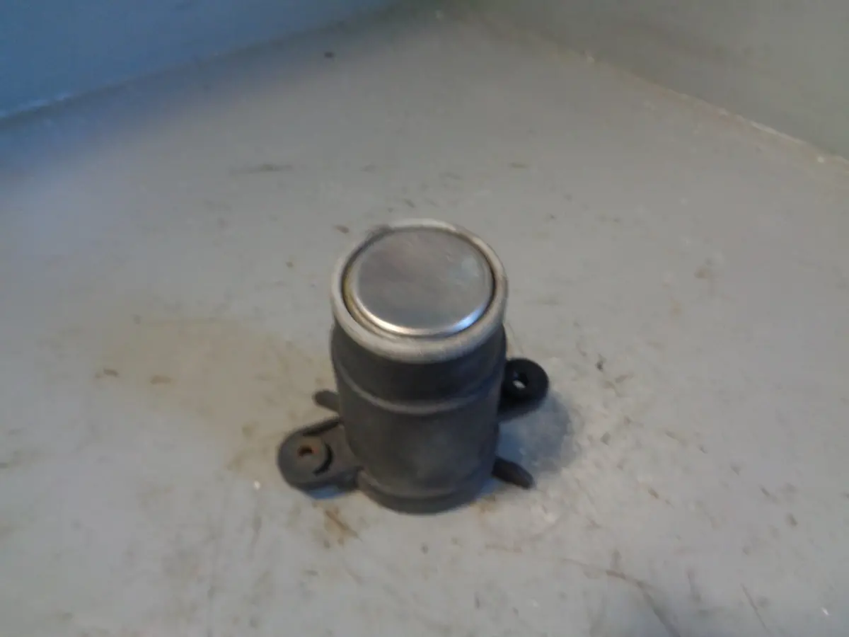 Range Rover Sport Tailgate Release Switch Button Land Rover 2005 To 2013 Silver 1