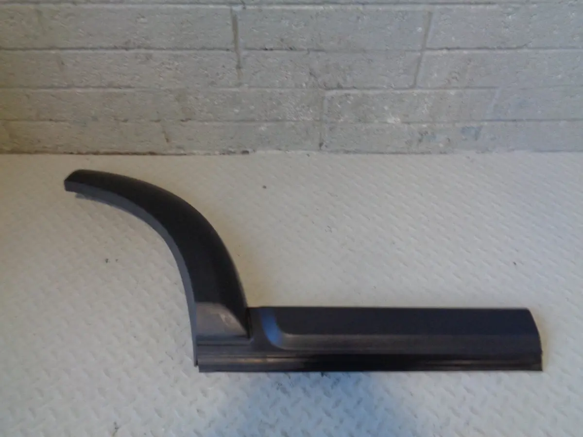 Discovery 3 Door Moulding Wheel Arch Trim Off Side Rear Land Rover 2004 To 2009 1