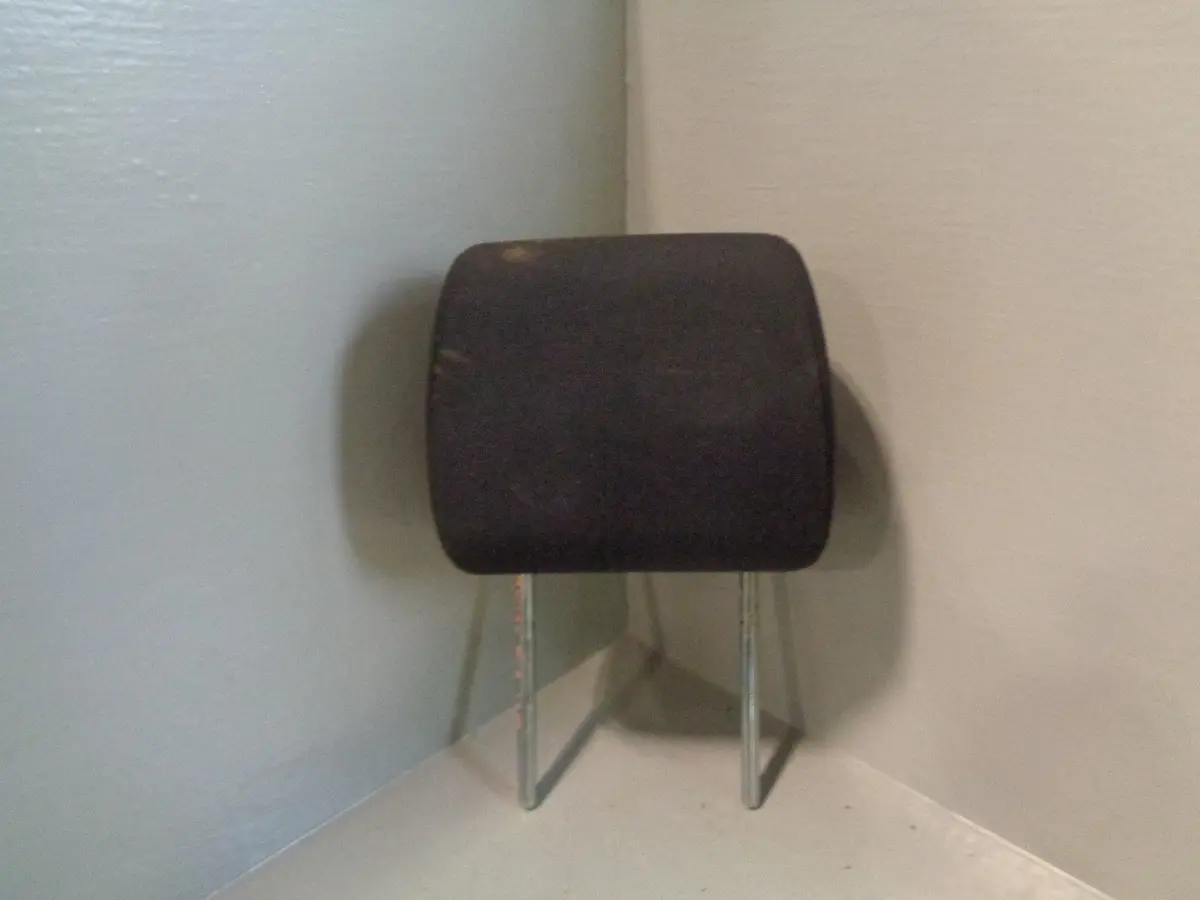 Freelander 2 Headrest Front Off Side In Black Cloth Land Rover 2006 To 2011 1