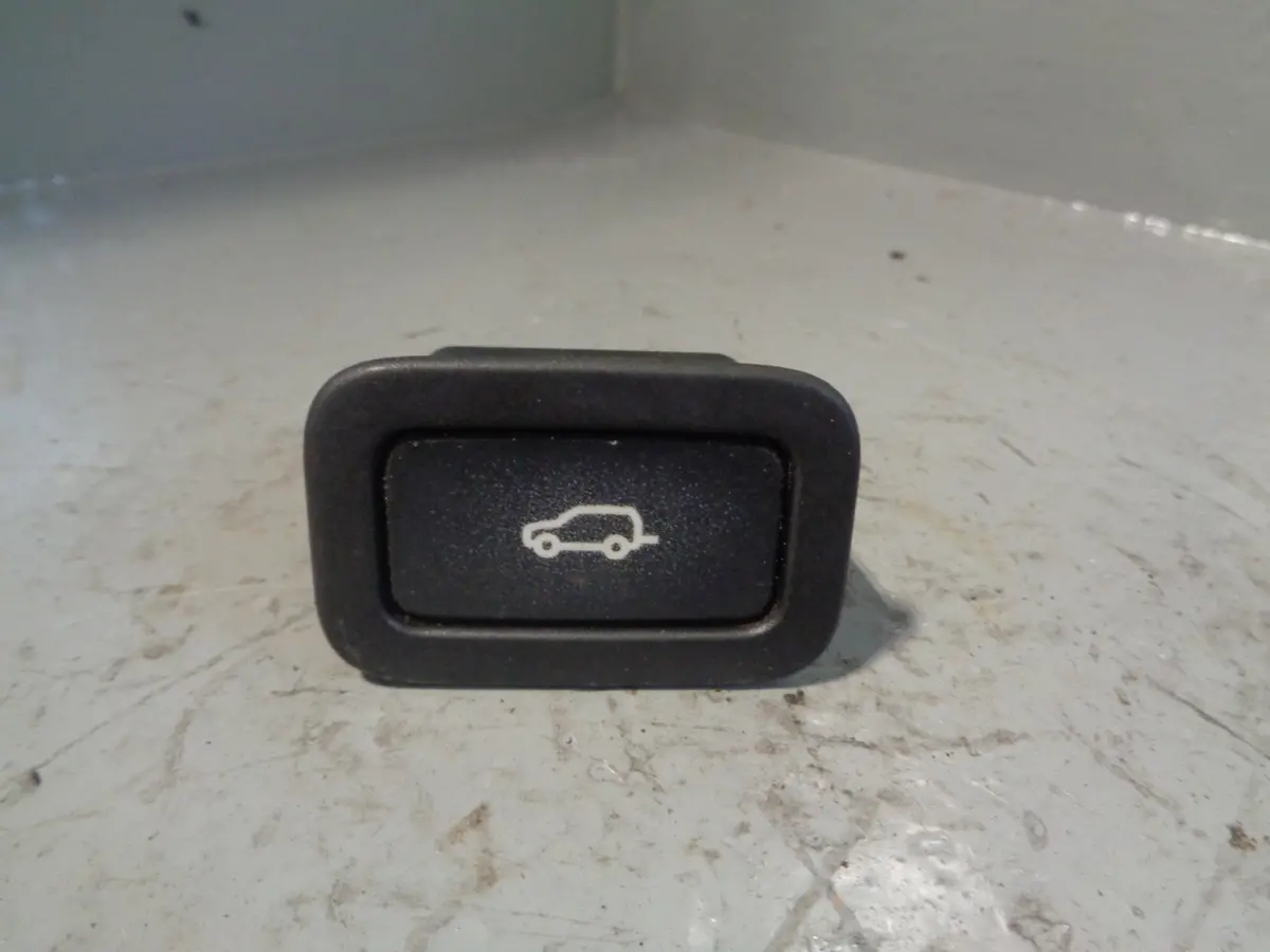 Range Rover L405 Powered Tailgate Release Switch Lower Lr040339 2013 To 2017 1
