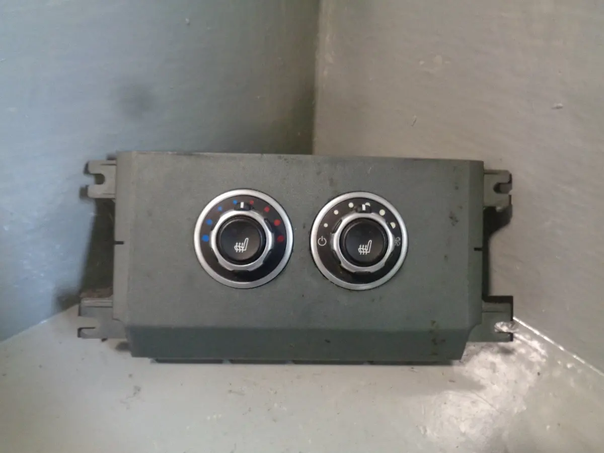 Range Rover L322 Rear Centre Console Heater Control Switch Jfc500660 1