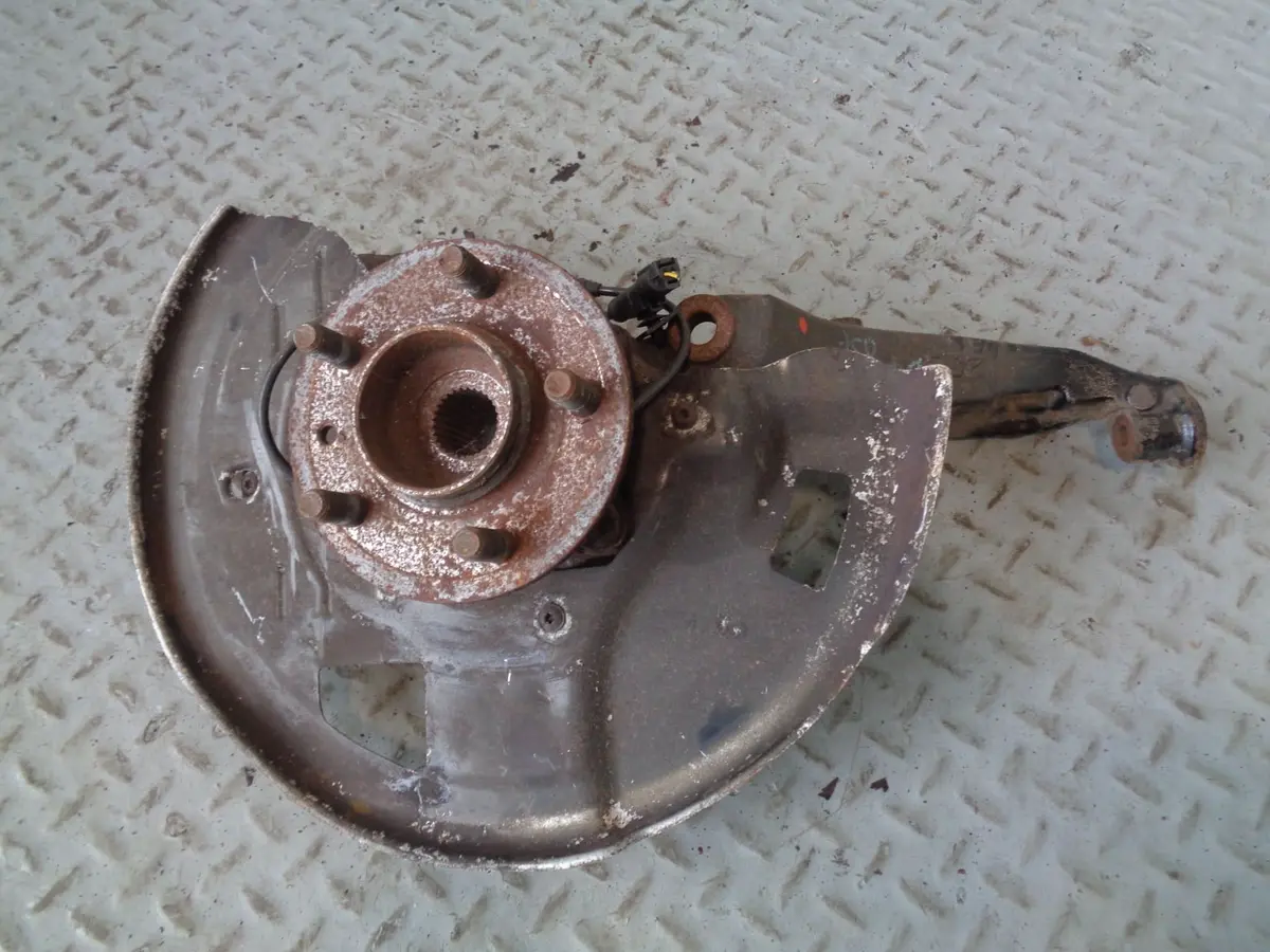 Discovery 4 Hub Off Side Front With Abs Sensor Land Rover 2009 To 2016 B31192 1