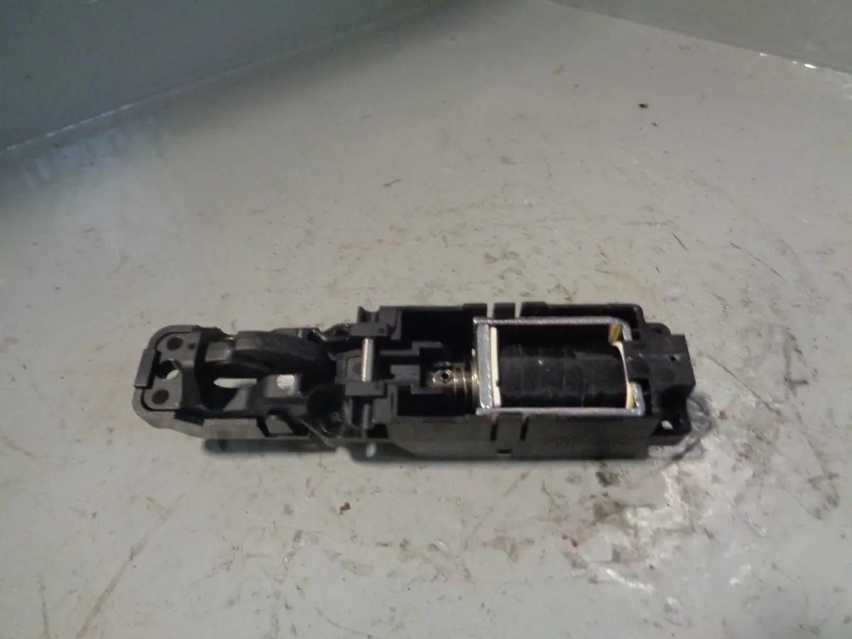 Range Rover Glove Box Upper Or Lower Release Actuator L405 2013 To 2017 1
