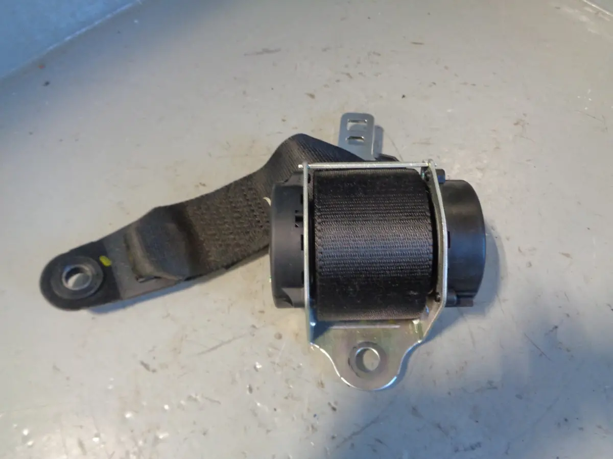 Freelander 1 Seat Belt In Black Off Side Rear 3 Door Land Rover 1998 To 2006 1
