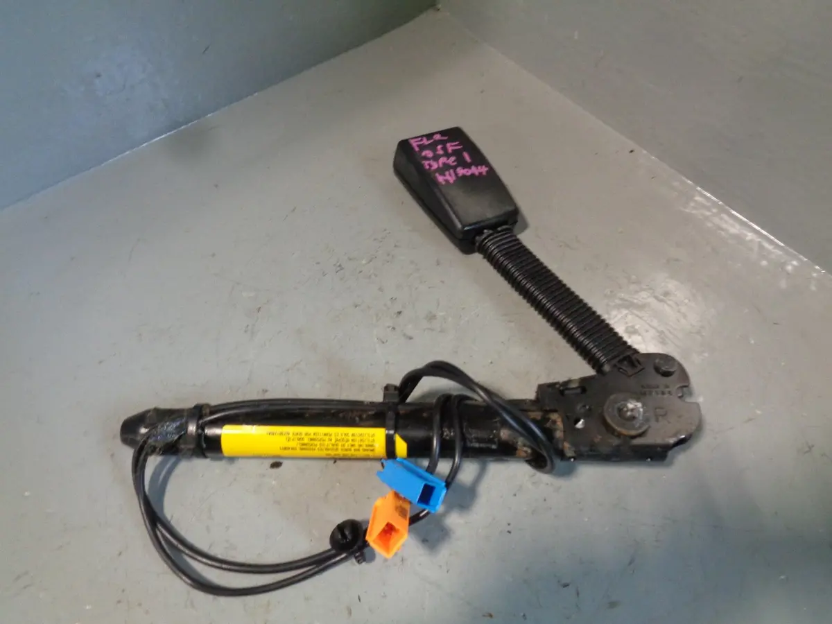 Freelander 2 Seat Belt Pre-Tensioner Off Side Front Land Rover Type 1 1