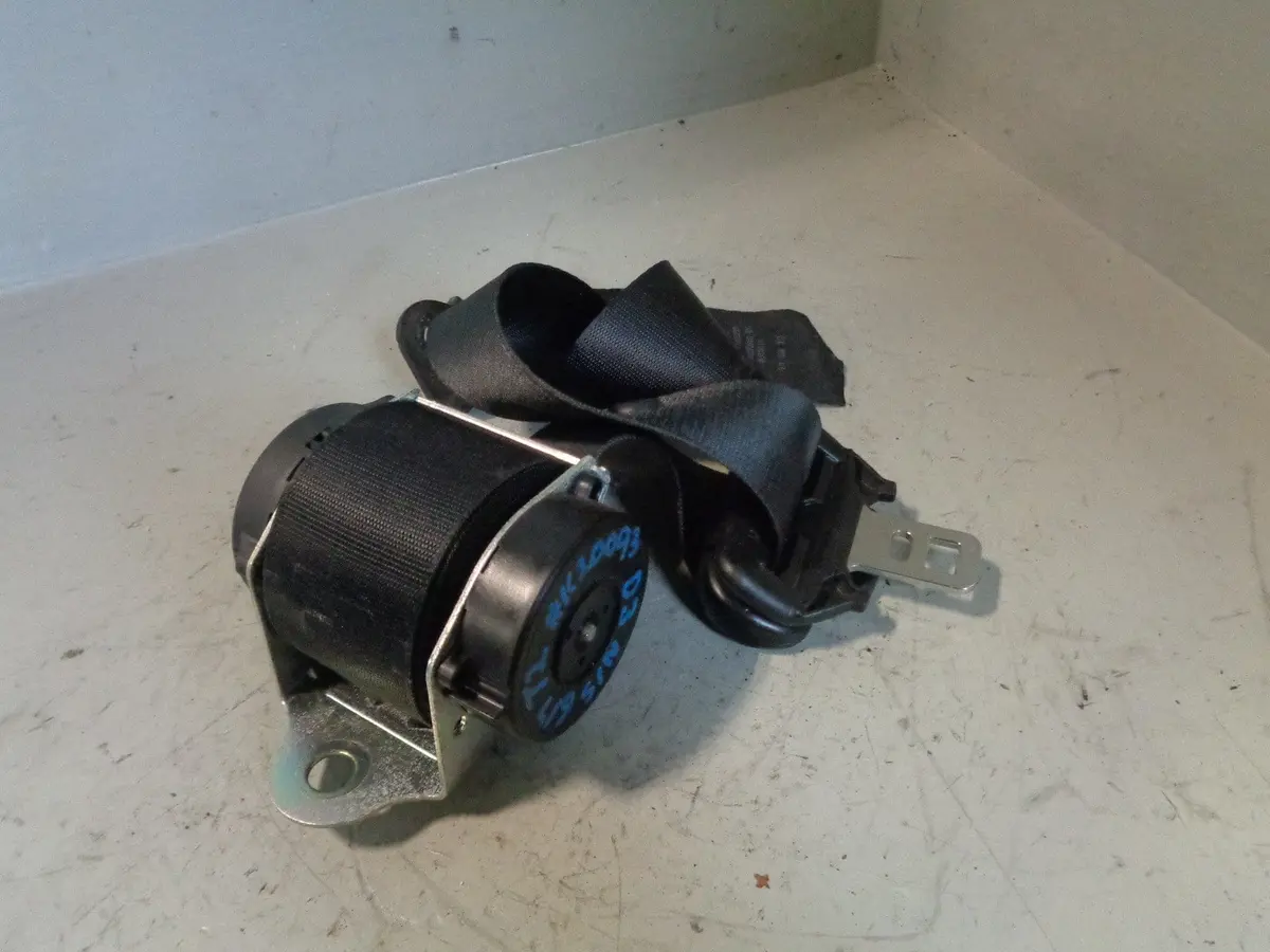 Discovery 3 Seat Belt 3Rd Row Near Side Rear In Black Type 2 2004 To 2007 1